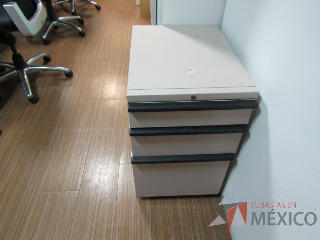 Lote 402 - Archivero vertical de 3 cajones