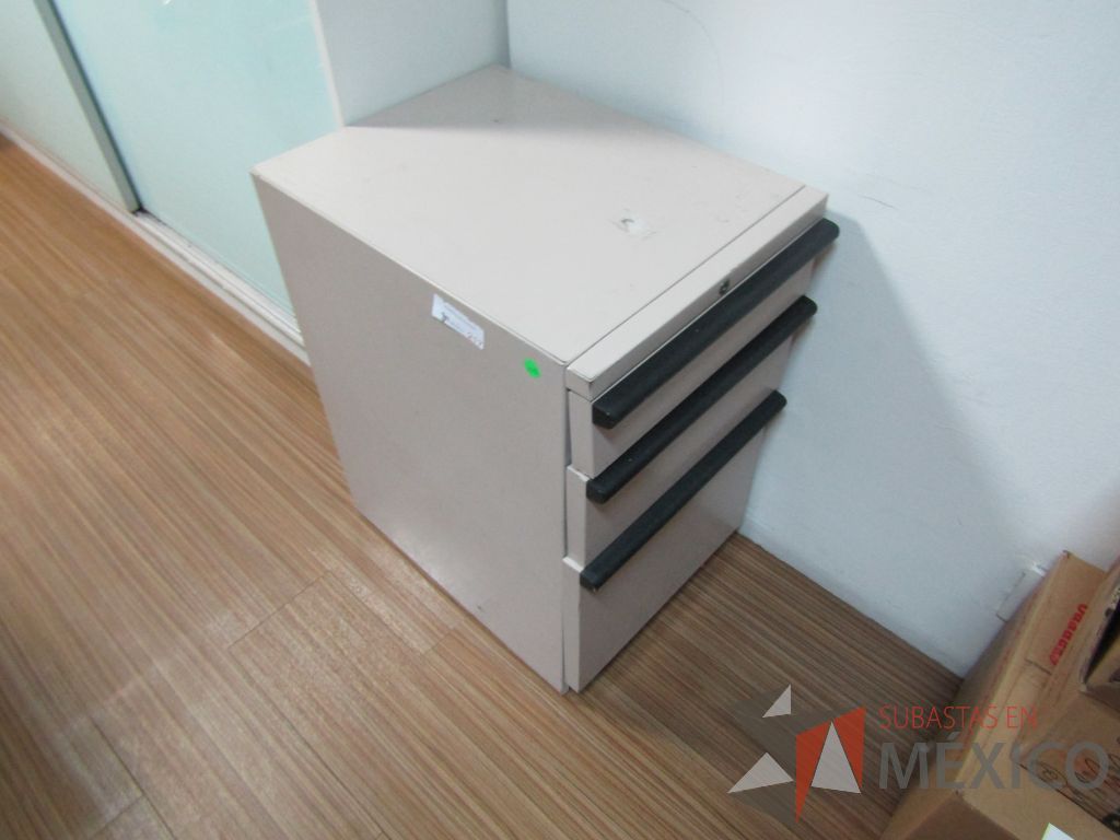 Lote 402 - Archivero vertical de 3 cajones - Imagen 4