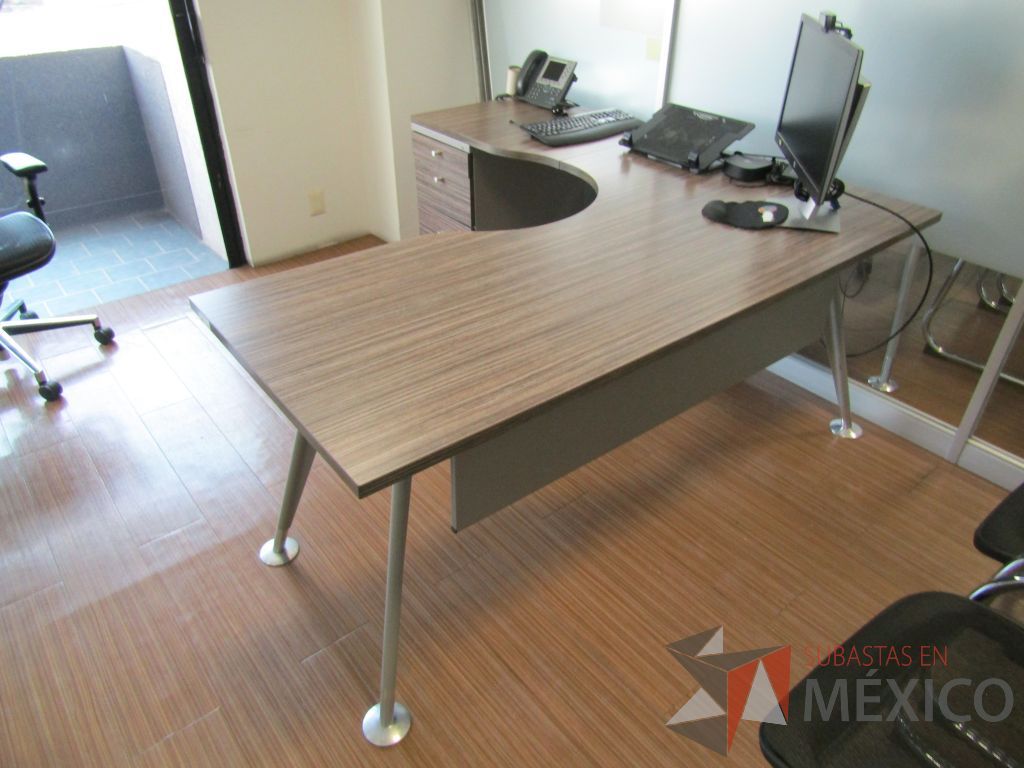 Lote 408 - Escritorio en escuadra con archivero de 3 cajones - Imagen 6