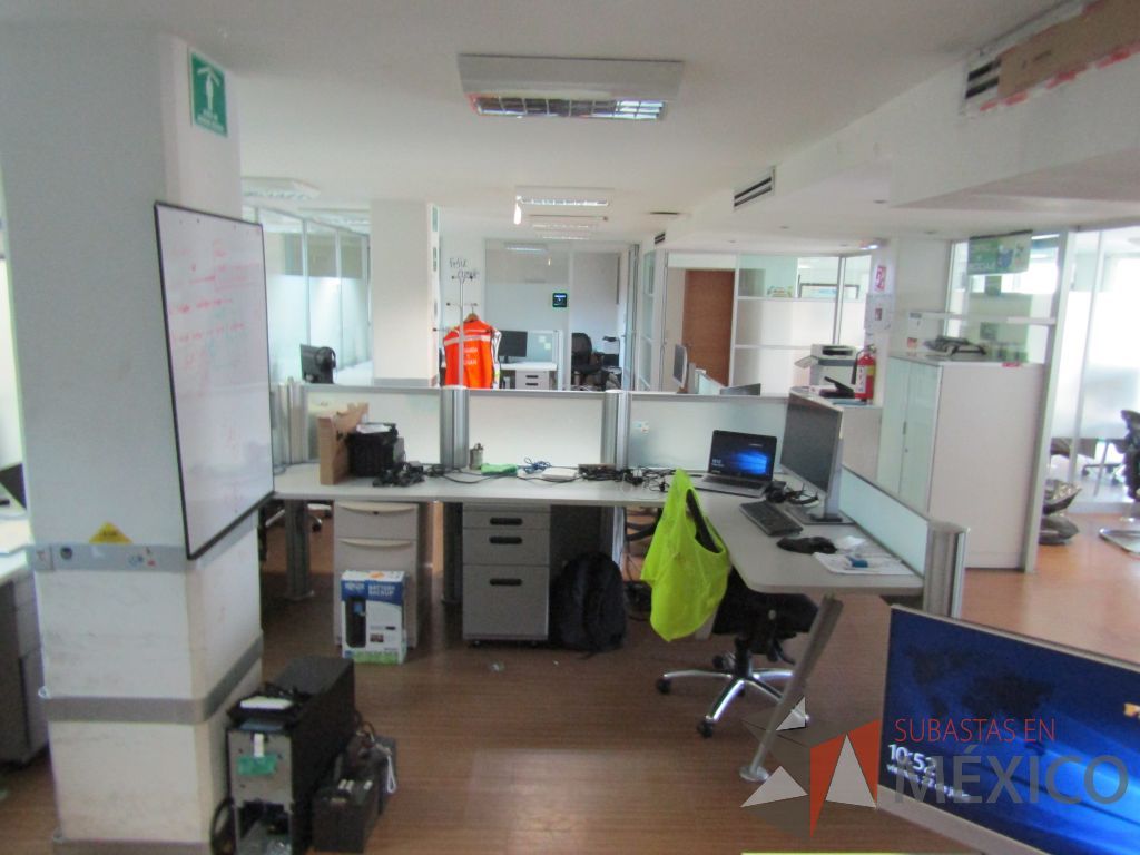 Lote 095 - Estación de trabajo para 8 personas con mampara de vidrio y 8 archiveros - Imagen 2