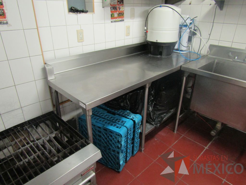 Lote 457 - Mesa de trabajo con 1 entrepaño de acero inoxidable - Imagen 2