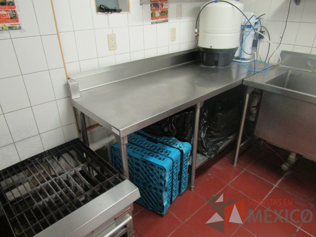 Lote 457 - Mesa de trabajo con 1 entrepaño de acero inoxidable - Imagen 3