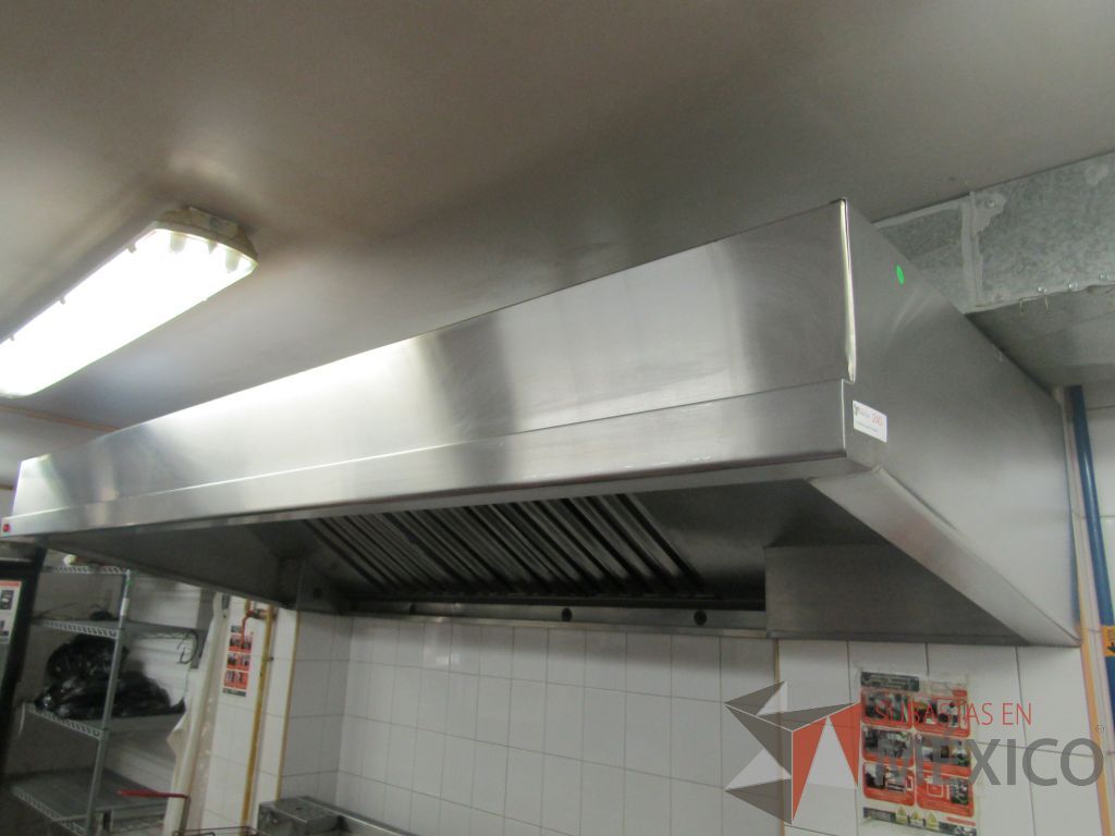 Lote 460 - Campana con 1 foco de acero inoxidable