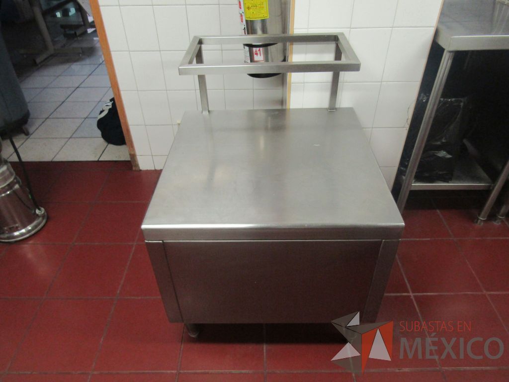 Lote 466 - Mesa de trabajo con 1 repisa de acero inoxidable - Imagen 5