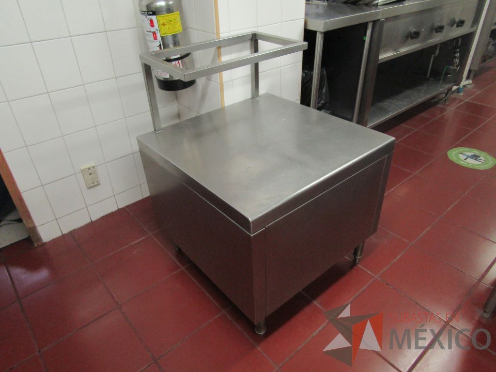 Lote 466 - Mesa de trabajo con 1 repisa de acero inoxidable - Imagen 6