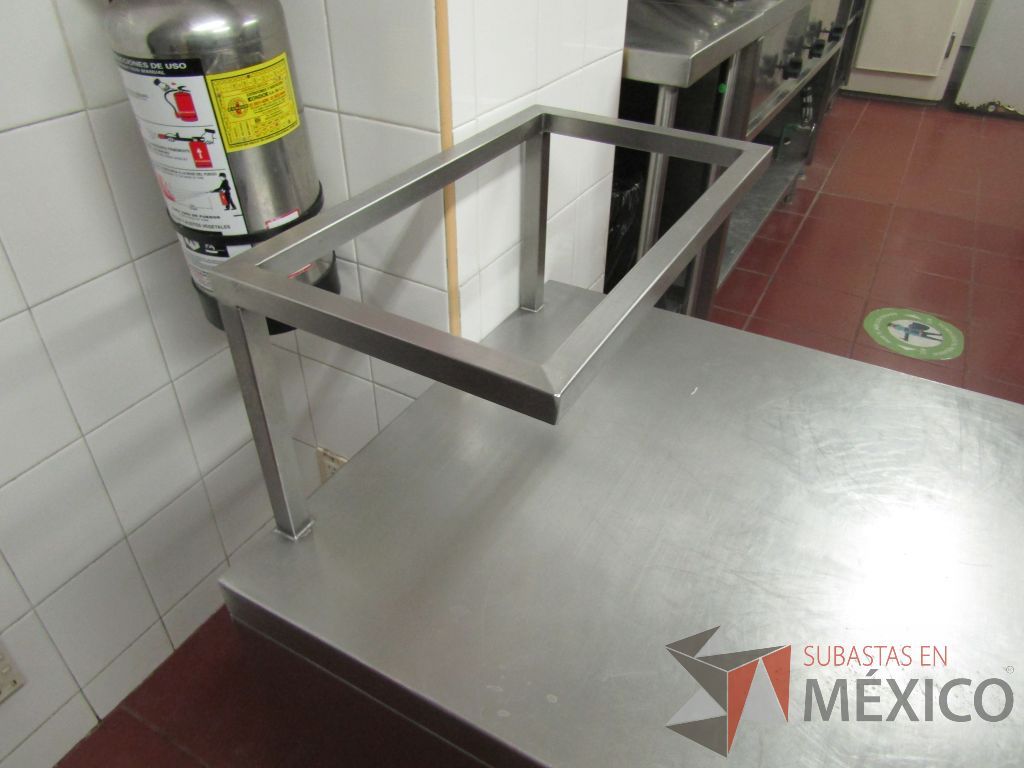 Lote 466 - Mesa de trabajo con 1 repisa de acero inoxidable - Imagen 8