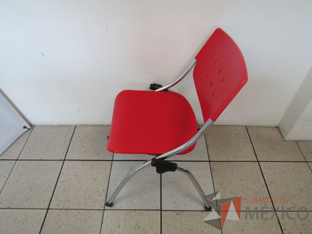Lote 476 - 2 Sillas fijas, asiento y respaldo en plástico color rojo - Imagen 5