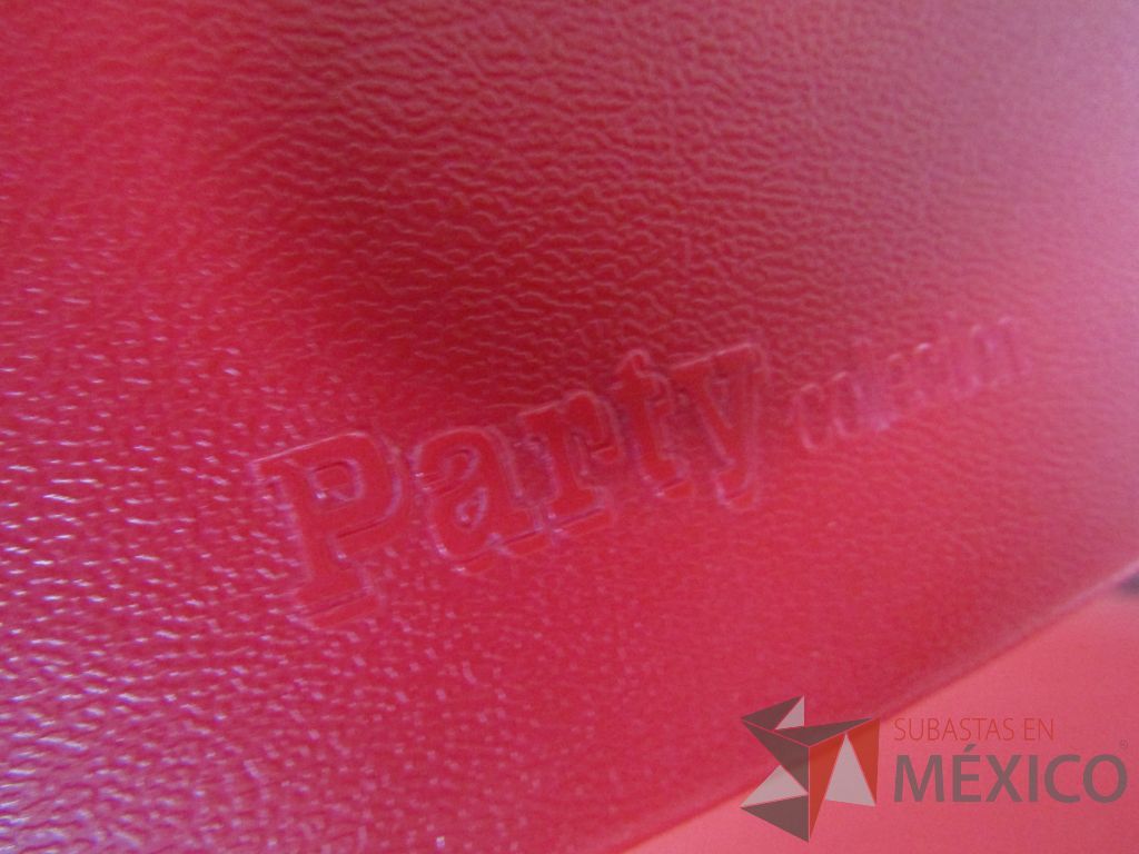 Lote 476 - 2 Sillas fijas, asiento y respaldo en plástico color rojo - Imagen 6