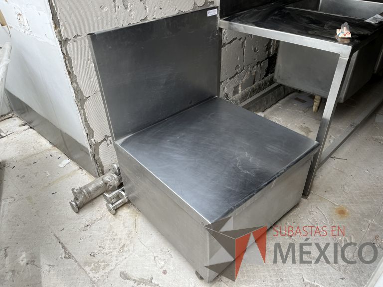 Lote 024 - Mesa de trabajo de acero inoxidable con ruedas - Imagen 4