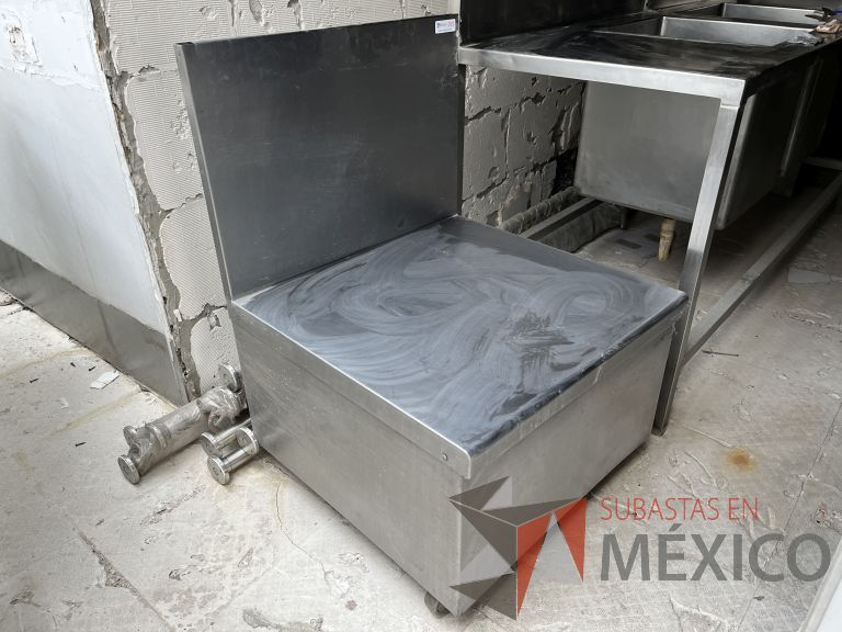 Lote 024 - Mesa de trabajo de acero inoxidable con ruedas - Imagen 7