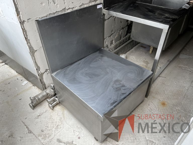 Lote 024 - Mesa de trabajo de acero inoxidable con ruedas - Imagen 8