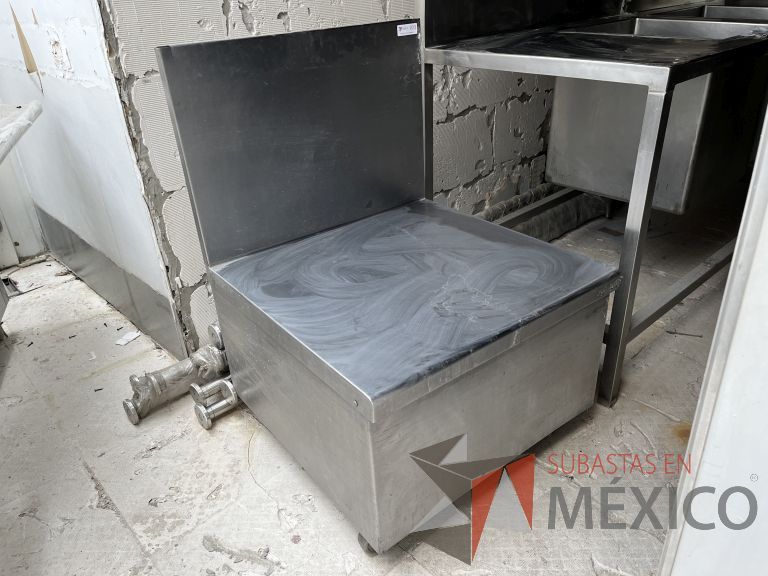 Lote 024 - Mesa de trabajo de acero inoxidable con ruedas - Imagen 9