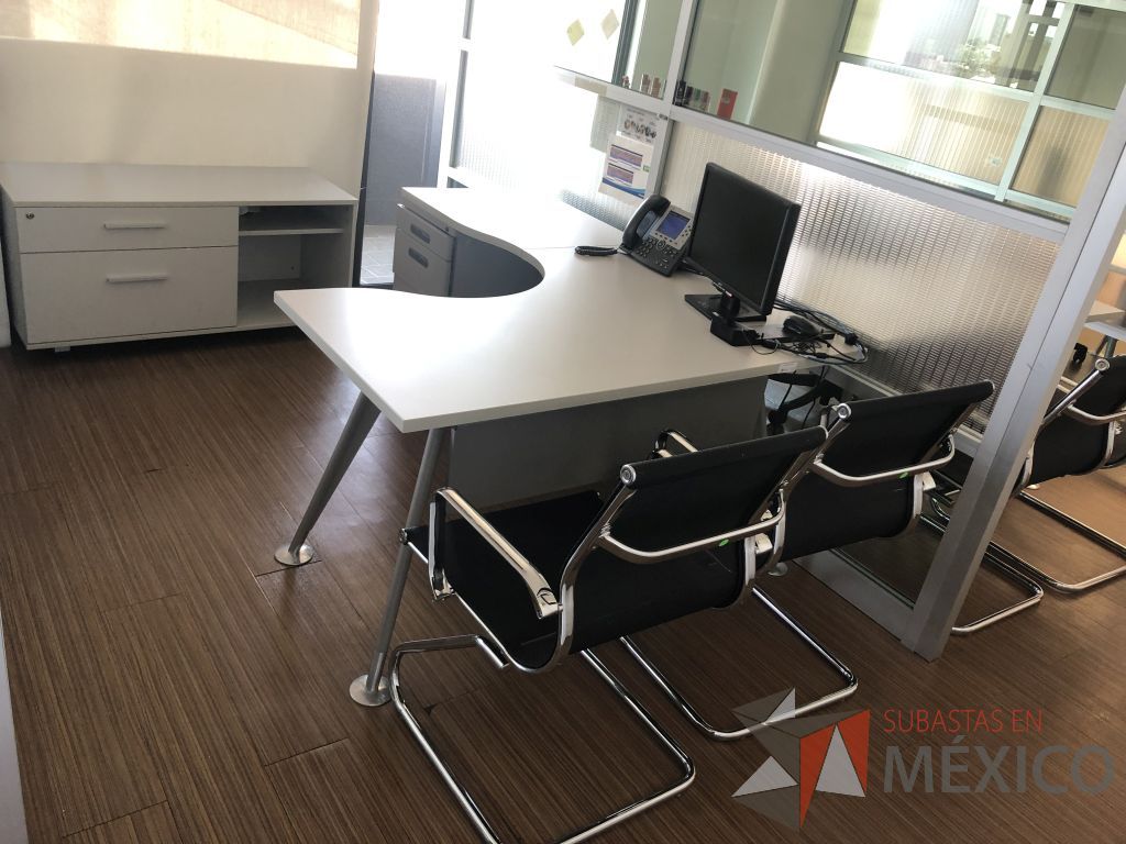 Lote 241 - Escritorio en escuadra con archivero de 3 cajones - Imagen 11