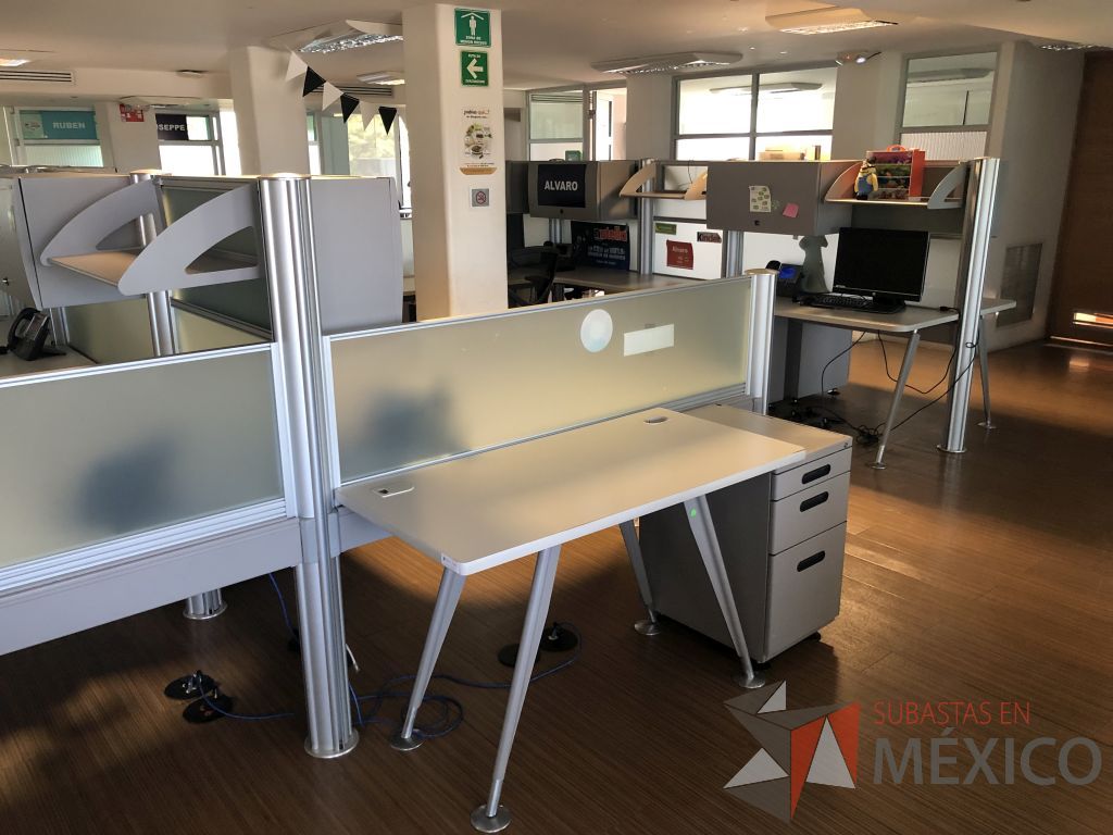 Lote 266 - Estación de trabajo para 20 personas - Imagen 18