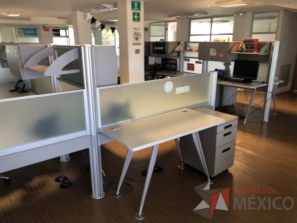 Lote 266 - Estación de trabajo para 20 personas - Imagen 19