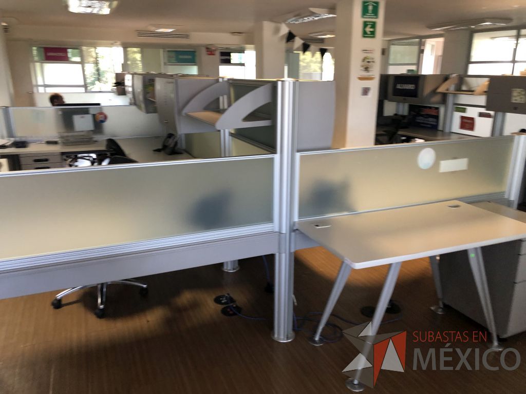 Lote 266 - Estación de trabajo para 20 personas - Imagen 20