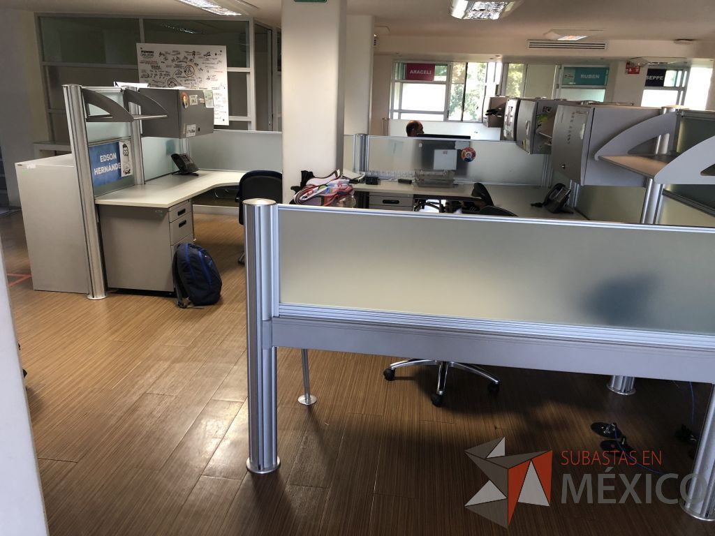Lote 266 - Estación de trabajo para 20 personas - Imagen 23