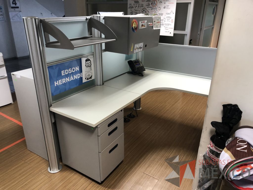 Lote 266 - Estación de trabajo para 20 personas - Imagen 24