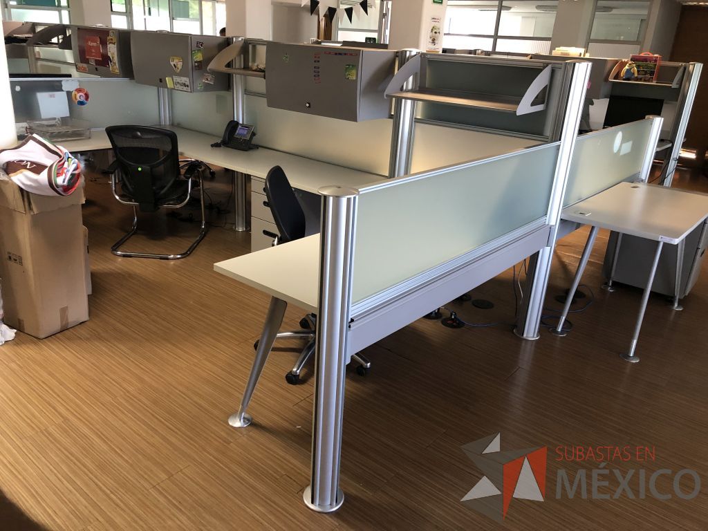 Lote 266 - Estación de trabajo para 20 personas - Imagen 38