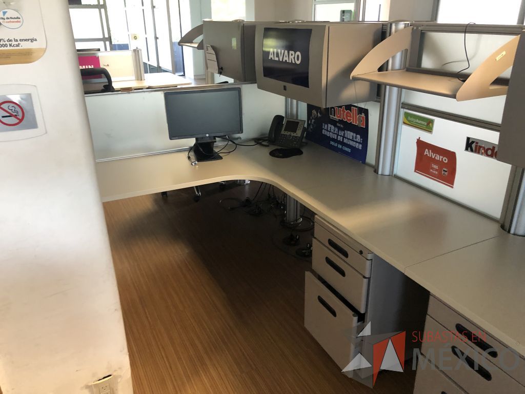 Lote 266 - Estación de trabajo para 20 personas - Imagen 43