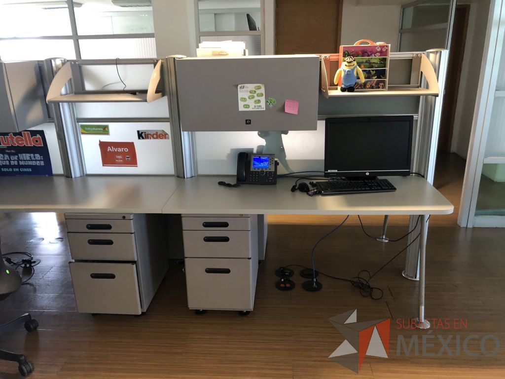 Lote 266 - Estación de trabajo para 20 personas - Imagen 44