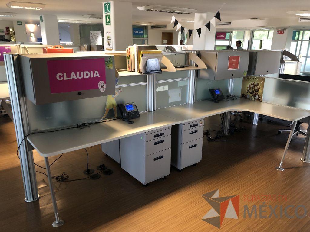 Lote 266 - Estación de trabajo para 20 personas - Imagen 47