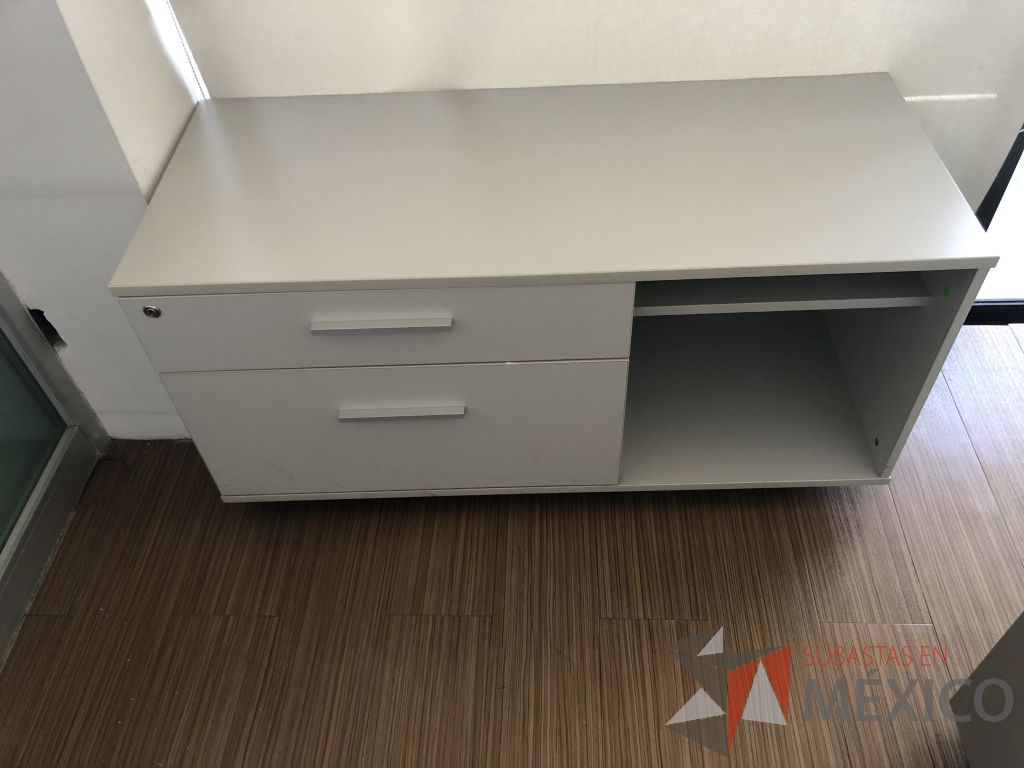 Lote 267 - Credenza con 2 cajones y 1 entrepaño - Imagen 2