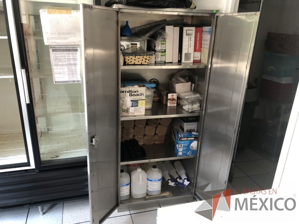 Lote 107 - Gabinete metálico de 2 puertas y 3 entrepaños - Imagen 6