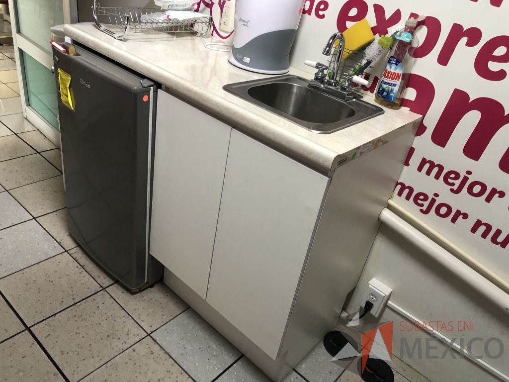 Lote 539 - Mueble con tarja y 2 puertas - Imagen 4