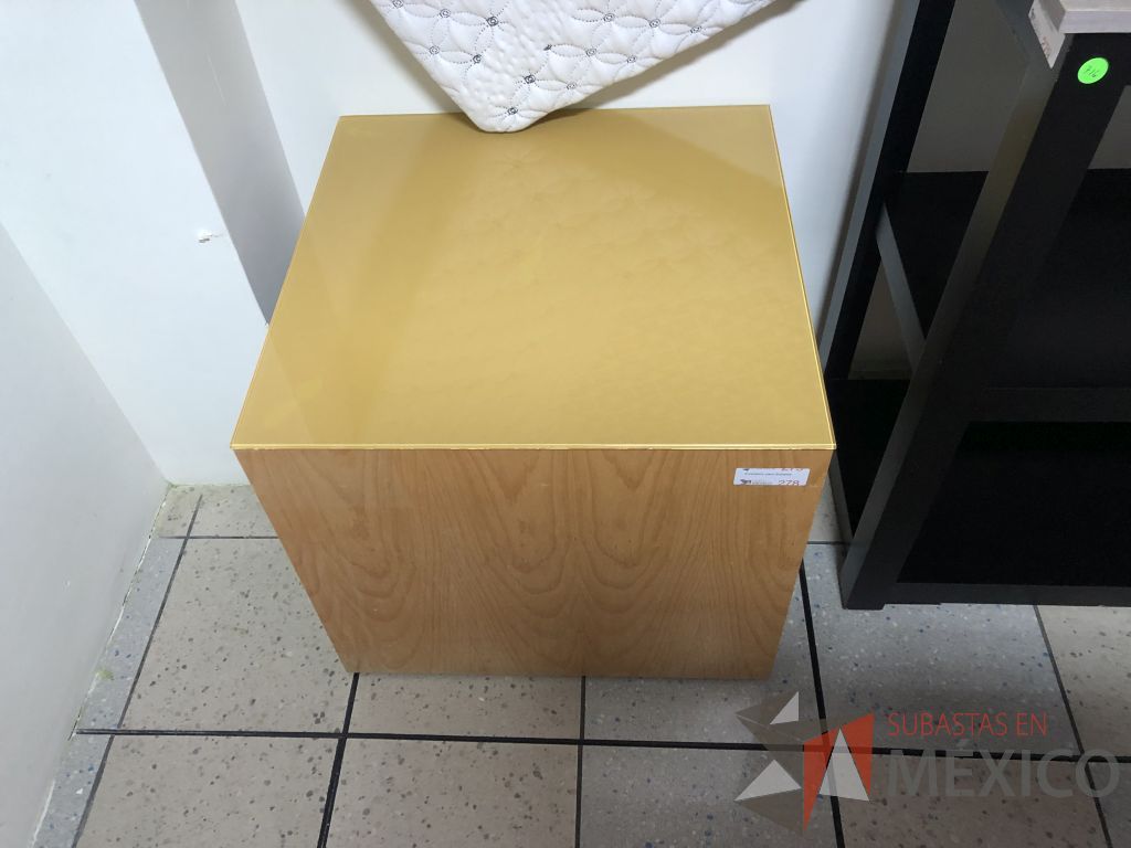 Lote 540 - Mesa de apoyo con cubierta de vidrio - Imagen 2