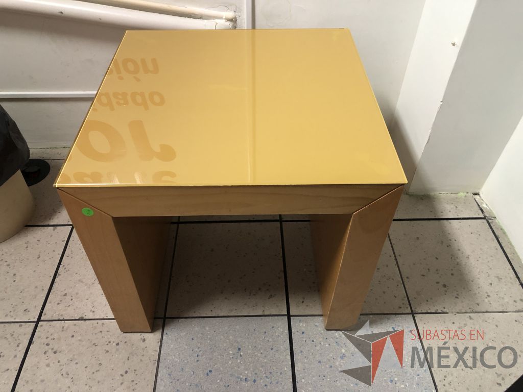 Lote 540 - Mesa de apoyo con cubierta de vidrio - Imagen 6