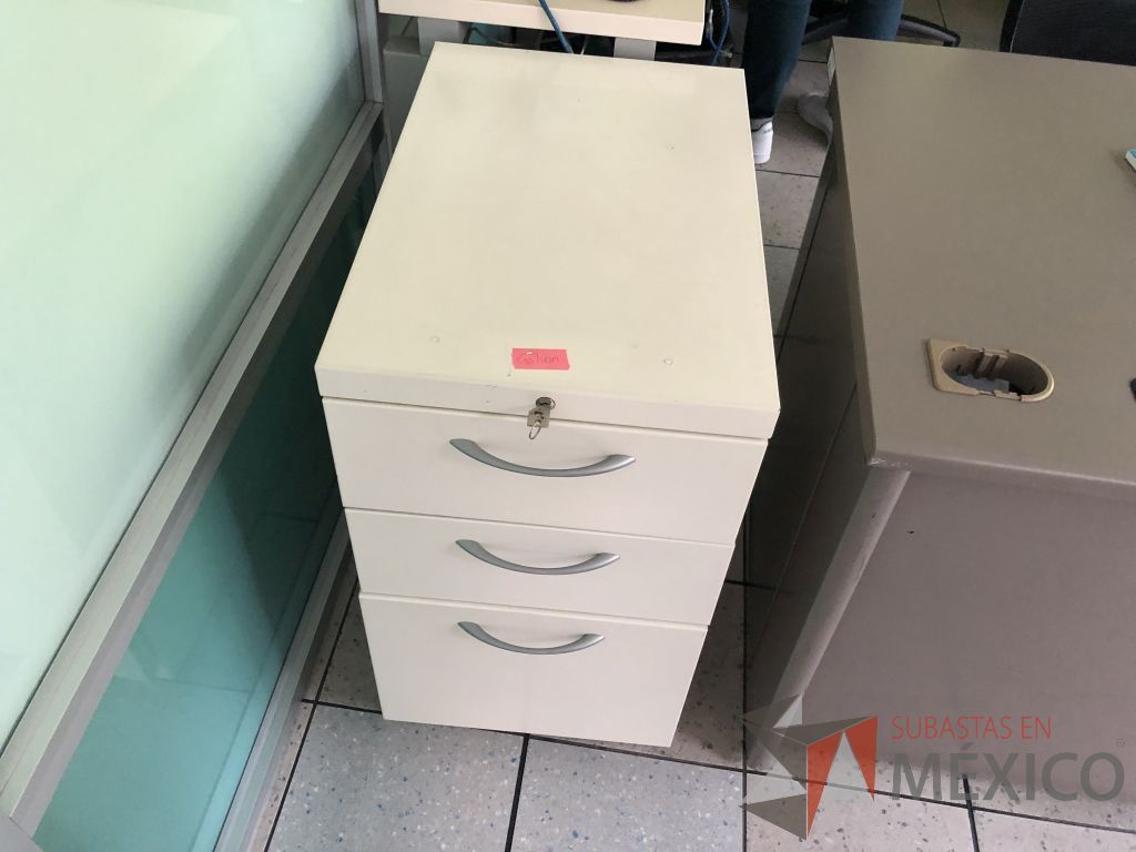 Lote 547 - Archivero vertical de 3 cajones
