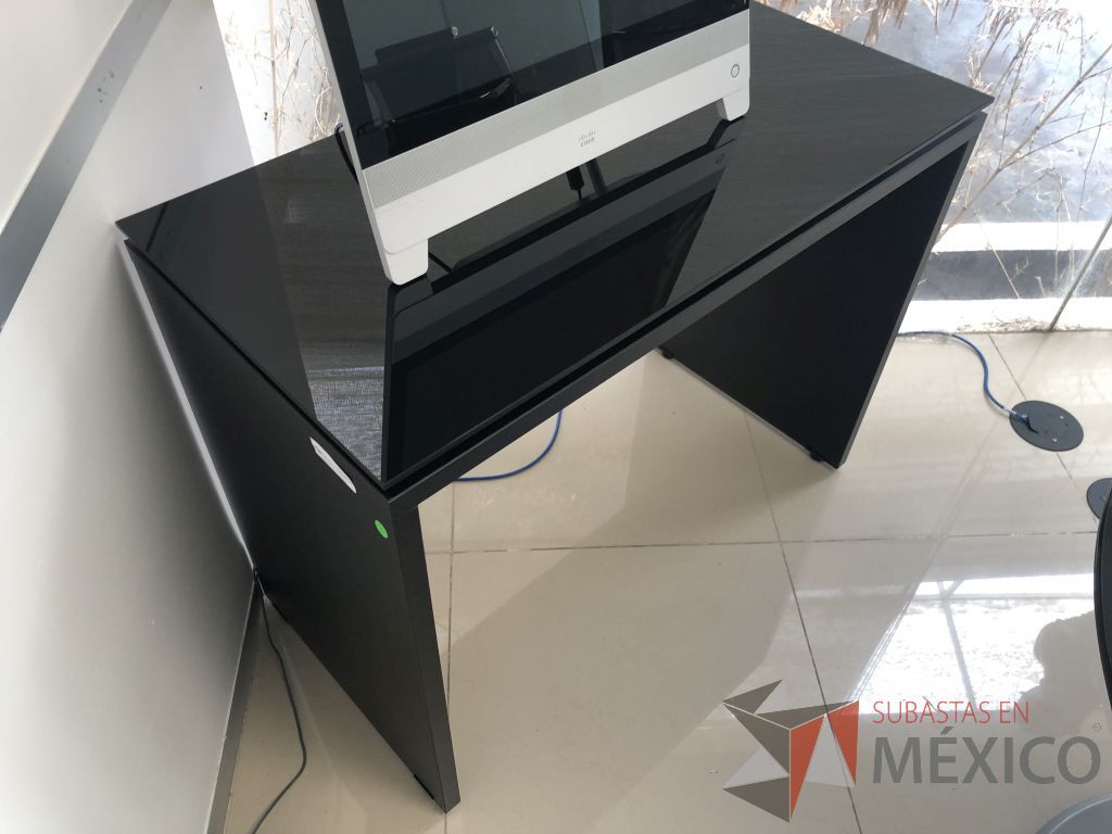 Lote 567 - Mesa de apoyo con cubierta de vidrio - Imagen 5