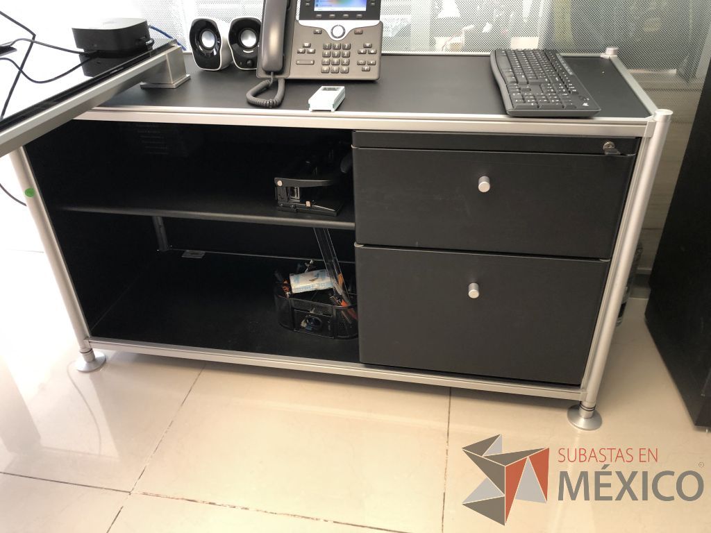Lote 568 - Escritorio con credenza sobrepuesta con cubierta de vidrio - Imagen 11