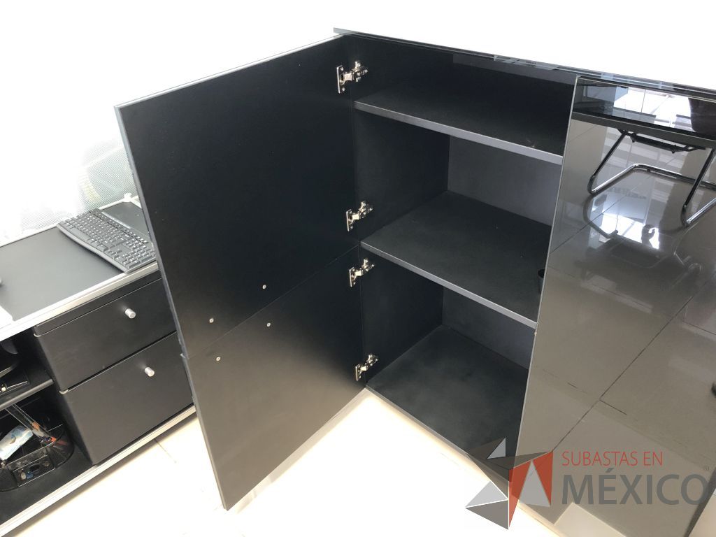 Lote 569 - Gabinete con 2 puertas y 3 entrepaños - Imagen 5
