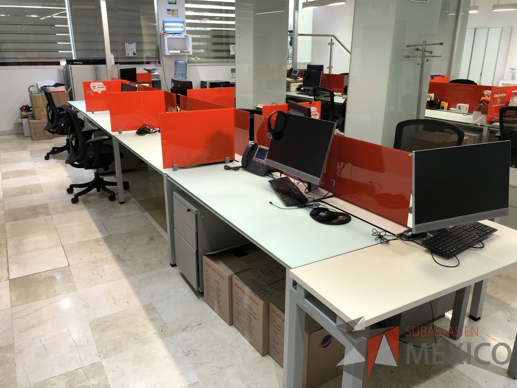 Lote 096 - Estación de trabajo para 8 personas, con estructura metálica y 8 archiveros - Imagen 10