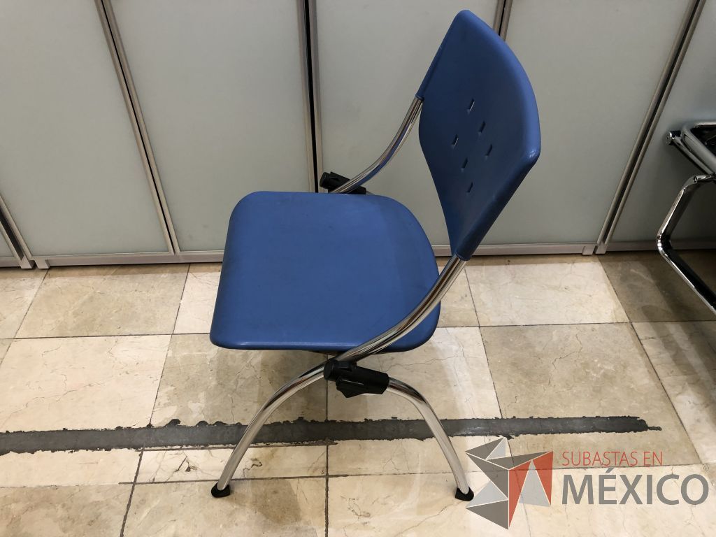 Lote 576 - 2 Sillas fijas, asiento y respaldo en plástico color azul - Imagen 7