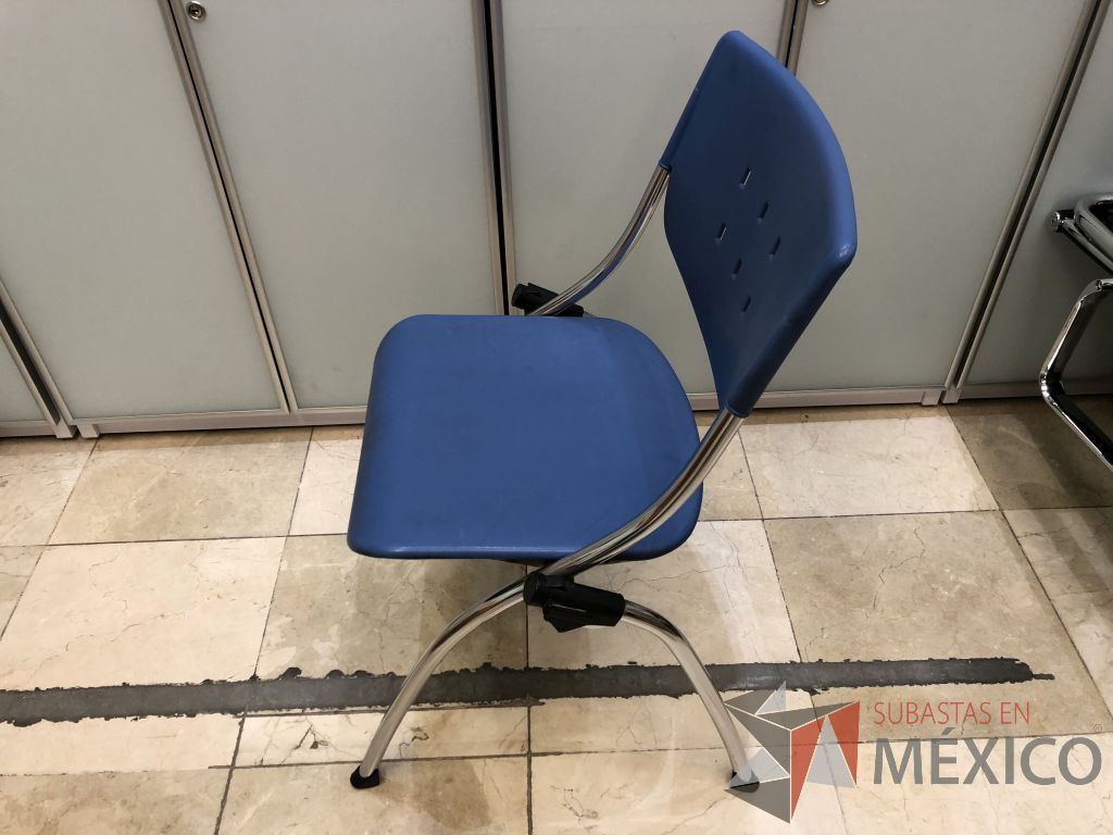Lote 576 - 2 Sillas fijas, asiento y respaldo en plástico color azul - Imagen 8