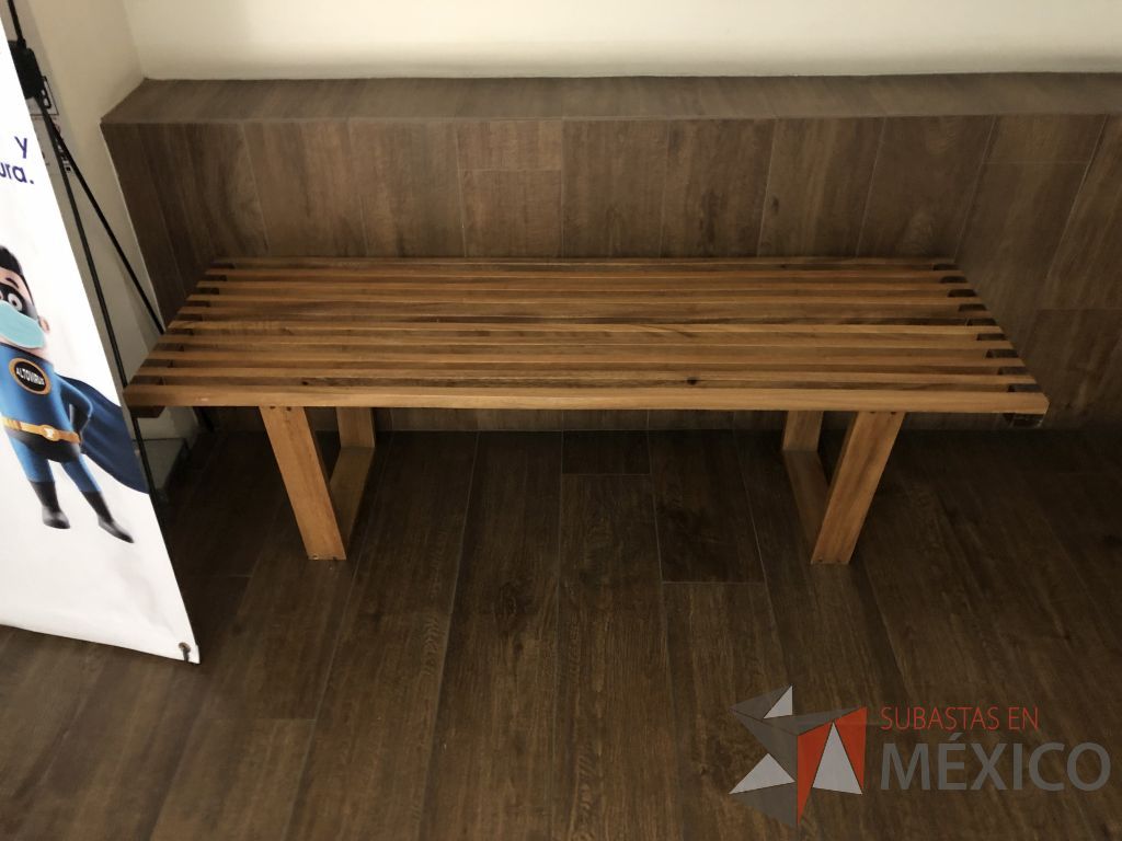 Lote 597 - Banca de madera de 3 plazas
