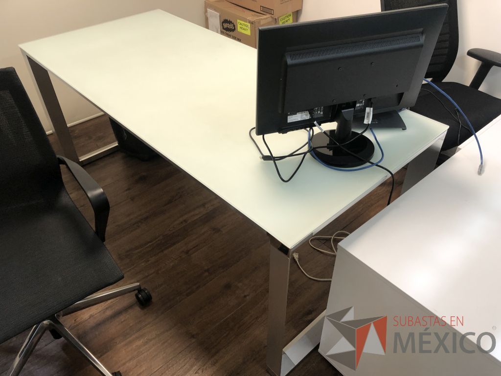 Lote 611 - Escritorio estructura metálica y cubierta de vidrio - Imagen 9