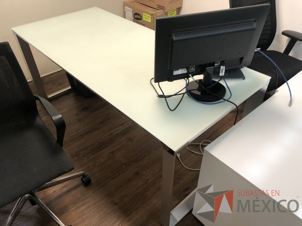 Lote 611 - Escritorio estructura metálica y cubierta de vidrio - Imagen 10