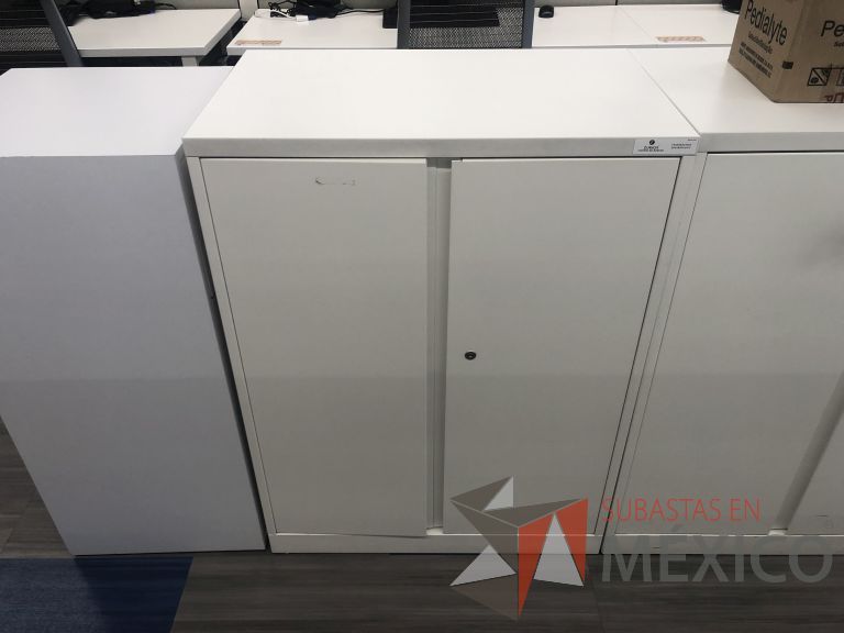 Lote 118 - Gabinete vertical de 2 puertas y 2 entrepaños color blanco - Imagen 3