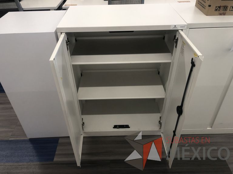Lote 118 - Gabinete vertical de 2 puertas y 2 entrepaños color blanco - Imagen 4