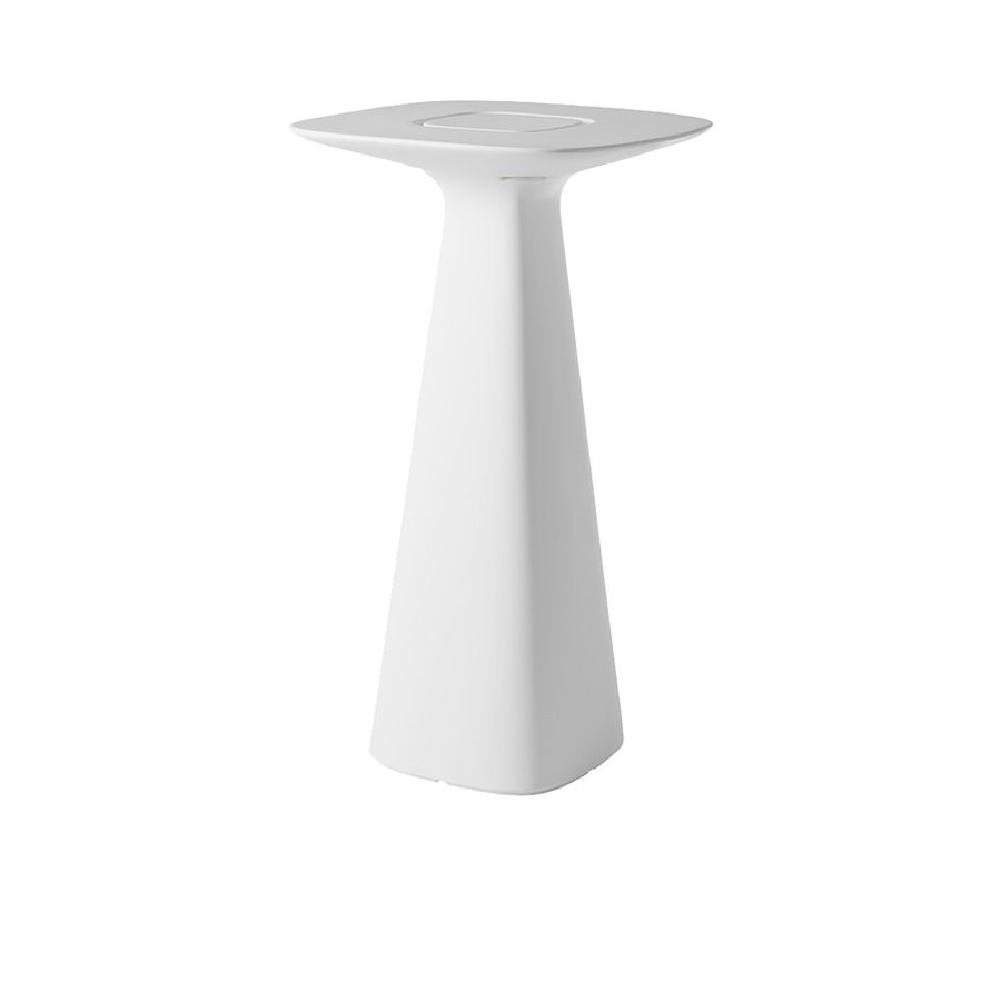 Lote 202 - Set de 6 Bancos altos Koncord blanco, 2 Bancos altos Amélie Sit Up,1 Mesa Amélie Up blanco y 1 Mesa alta Fizzz 110 cm blanco - Imagen 4