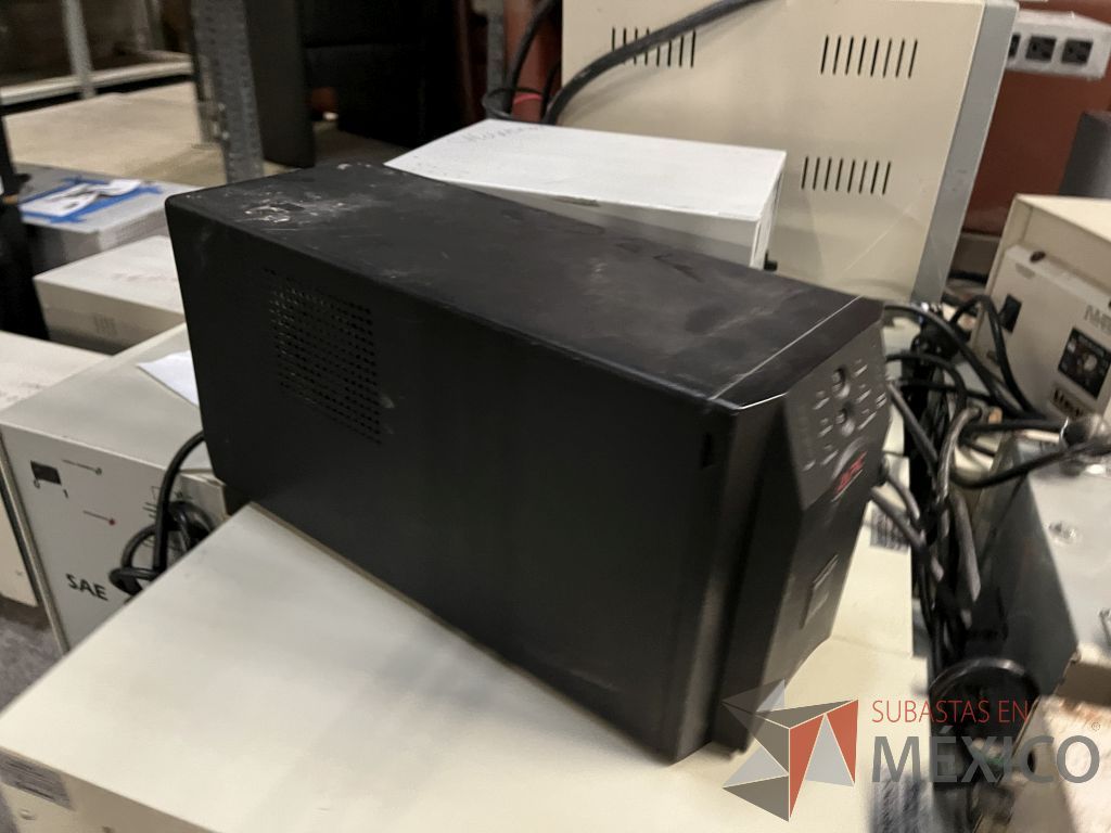 Lote 050 - 12 UPS diferentes modelos, marca GE, TOSHIBA, APC 1500 y CDP - Imagen 47