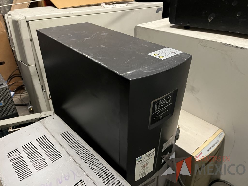 Lote 050 - 12 UPS diferentes modelos, marca GE, TOSHIBA, APC 1500 y CDP - Imagen 29