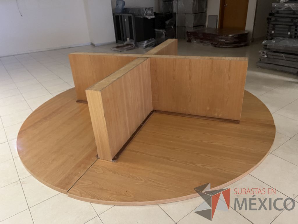 Lote 053 - Lote con 30 artículos (credenzas, mesas, cocineta, lamparas, bocina, reloj y tapetes) - Imagen 7