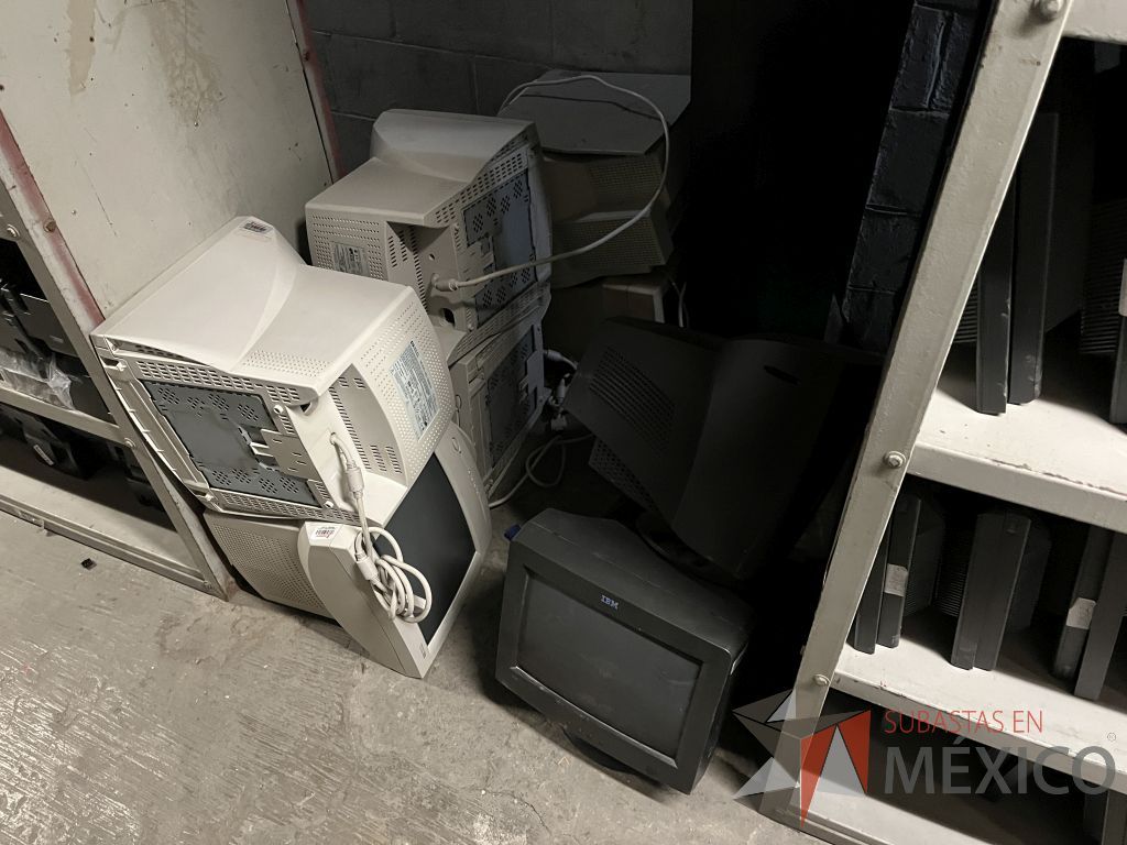 Lote 075 - 349 Pantallas Ti sin base, marca: Lenovo, View Sonic y Dell - Imagen 6