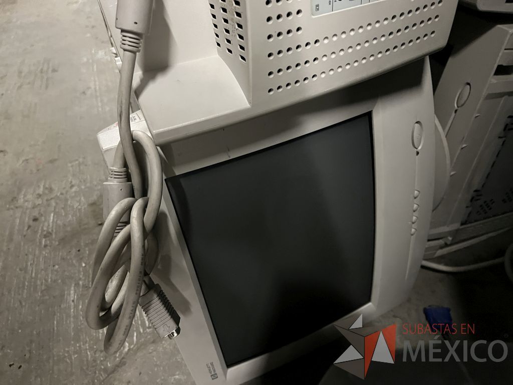 Lote 075 - 349 Pantallas Ti sin base, marca: Lenovo, View Sonic y Dell - Imagen 3