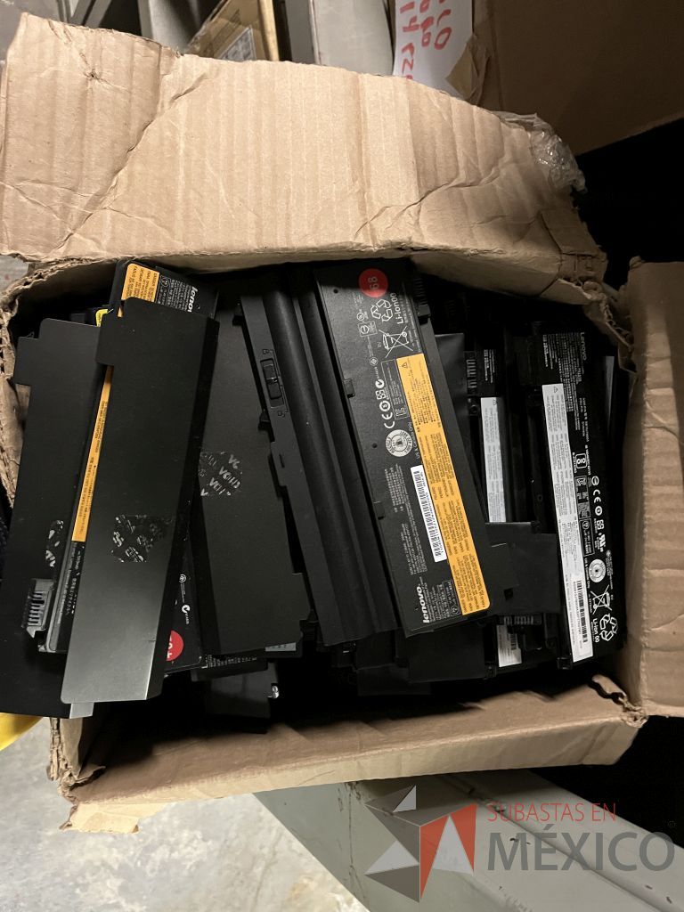 Lote 069 - 159 Baterías para laptop de diferentes modelos marca Lenovo - Imagen 7